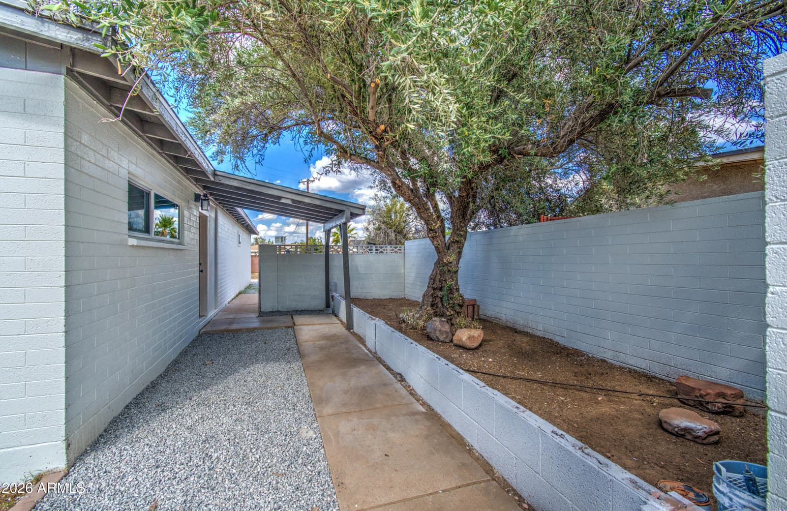 7626 W Sheila Lane, Phoenix, AZ 85033 — photo 5 of 50