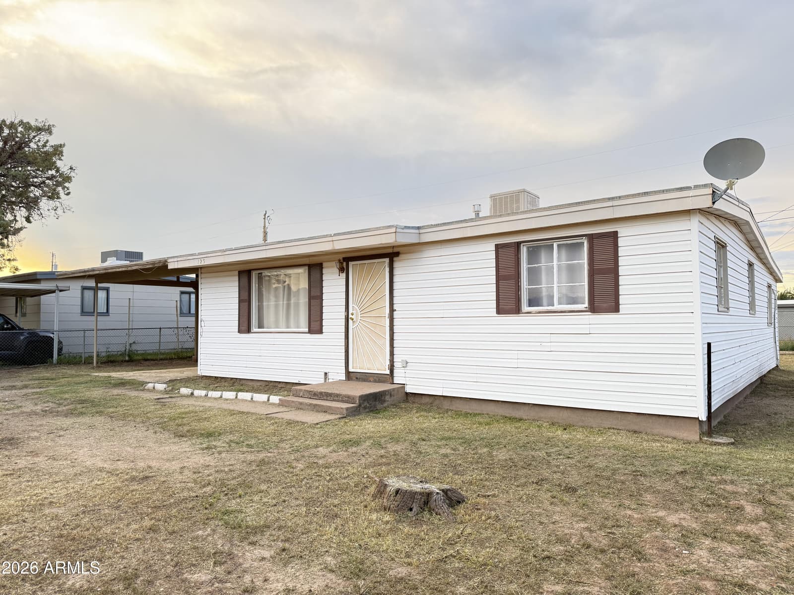 123 E Apache Street, Huachuca City, AZ 85616 — photo 1 of 31