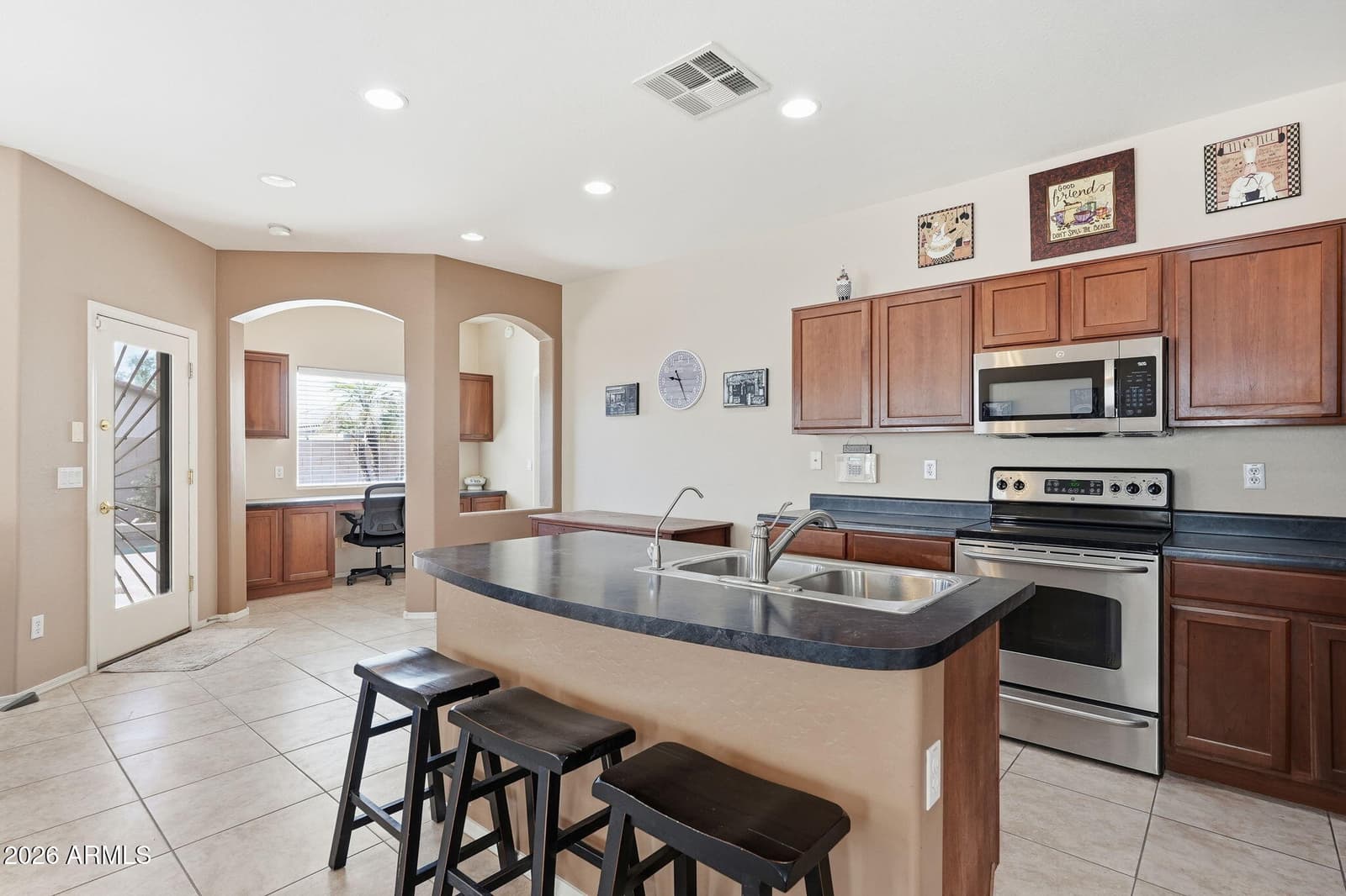 255 W Atlantic Drive, Casa Grande, AZ 85122 — photo 13 of 41