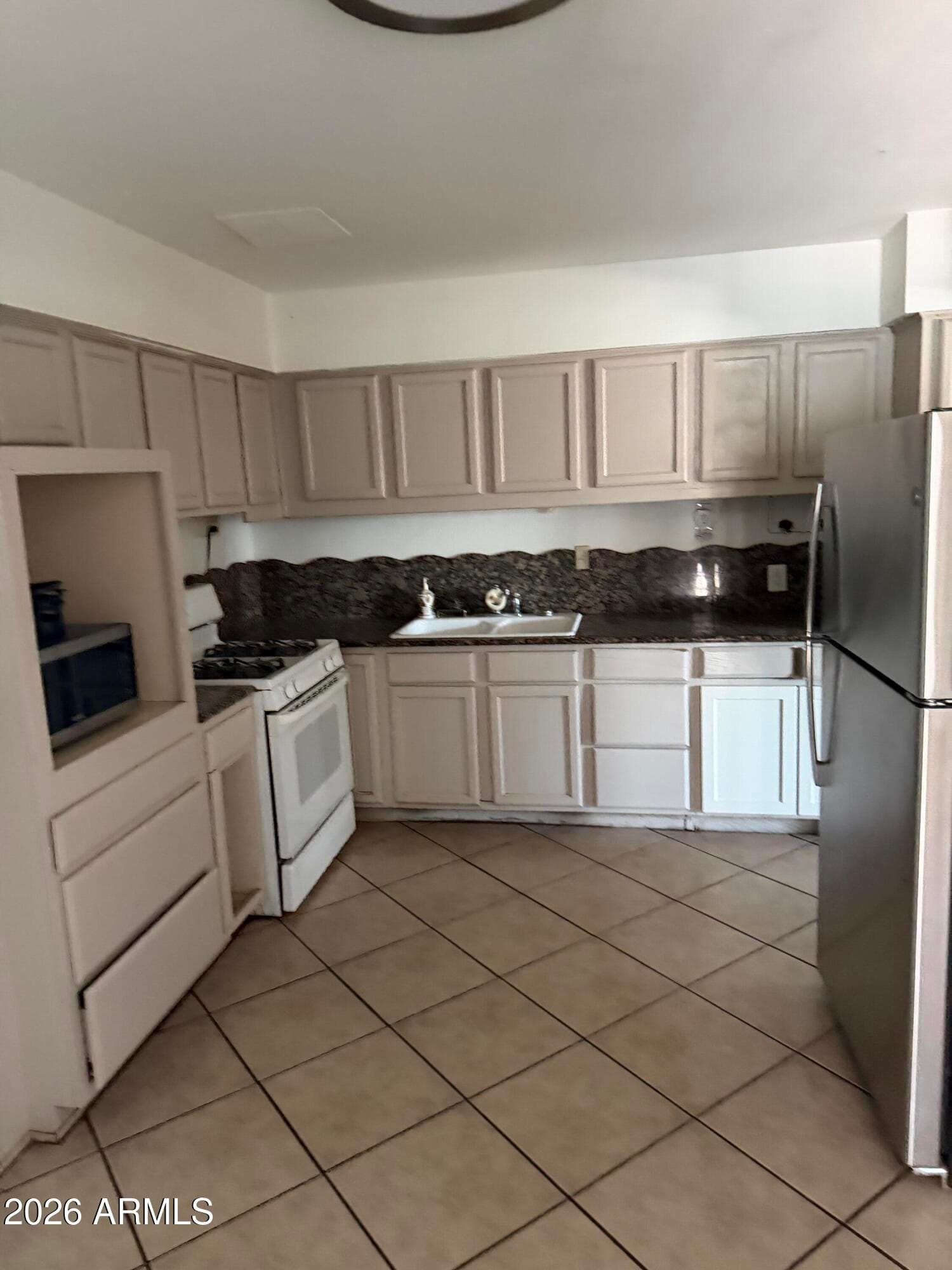 6952 W Wolf Street, Phoenix, AZ 85033 — photo 1 of 6