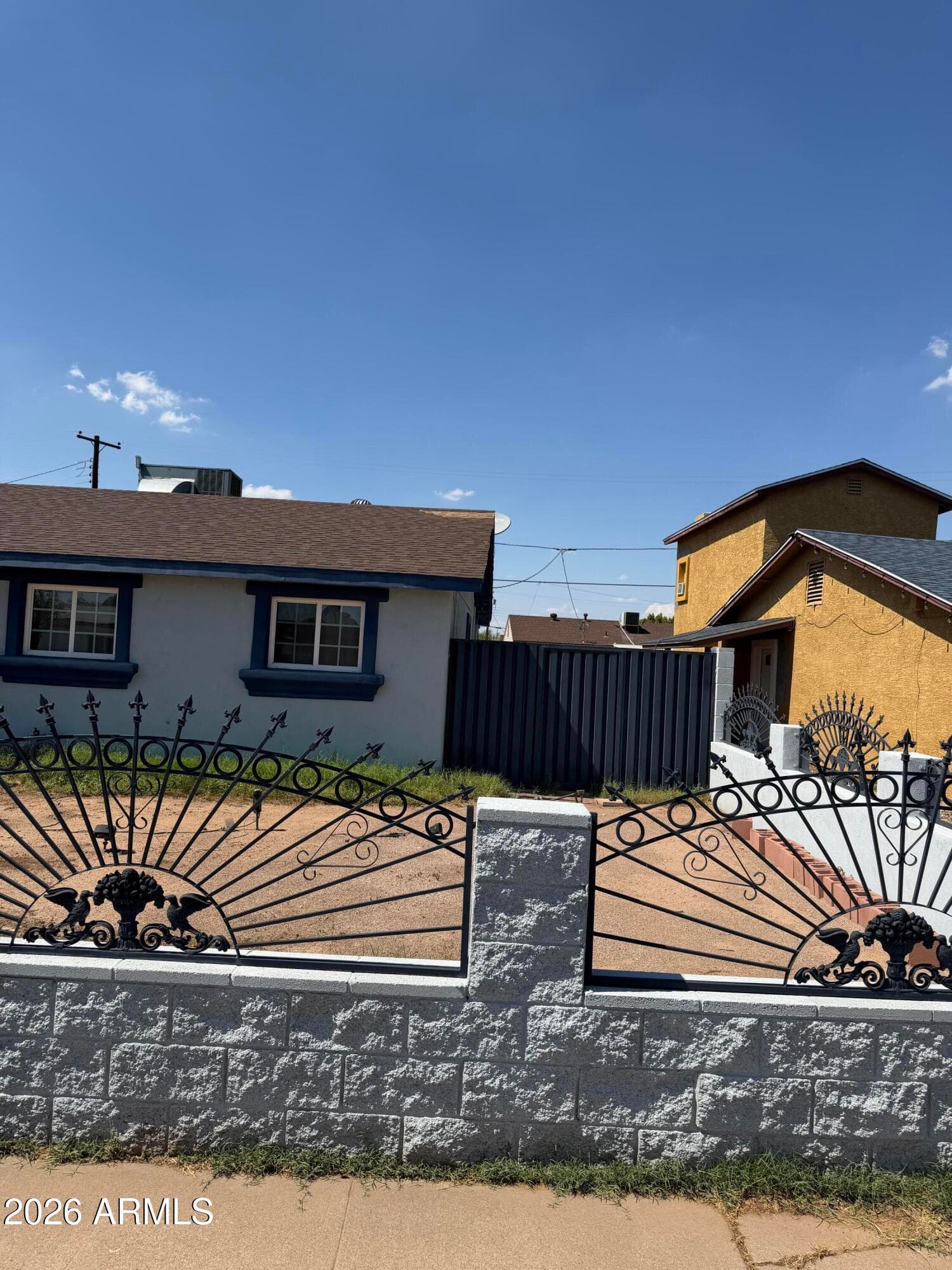 6952 W Wolf Street, Phoenix, AZ 85033 — photo 4 of 6