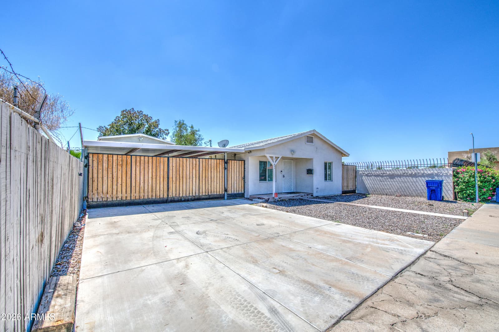 547 W Mahoney Avenue, Mesa, AZ 85210 — photo 1 of 44