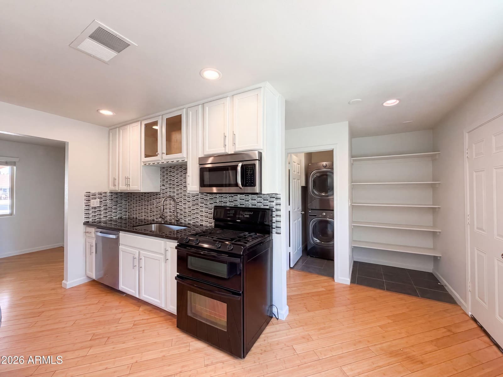 909 W Missouri Avenue, Phoenix, AZ 85013 — photo 10 of 28