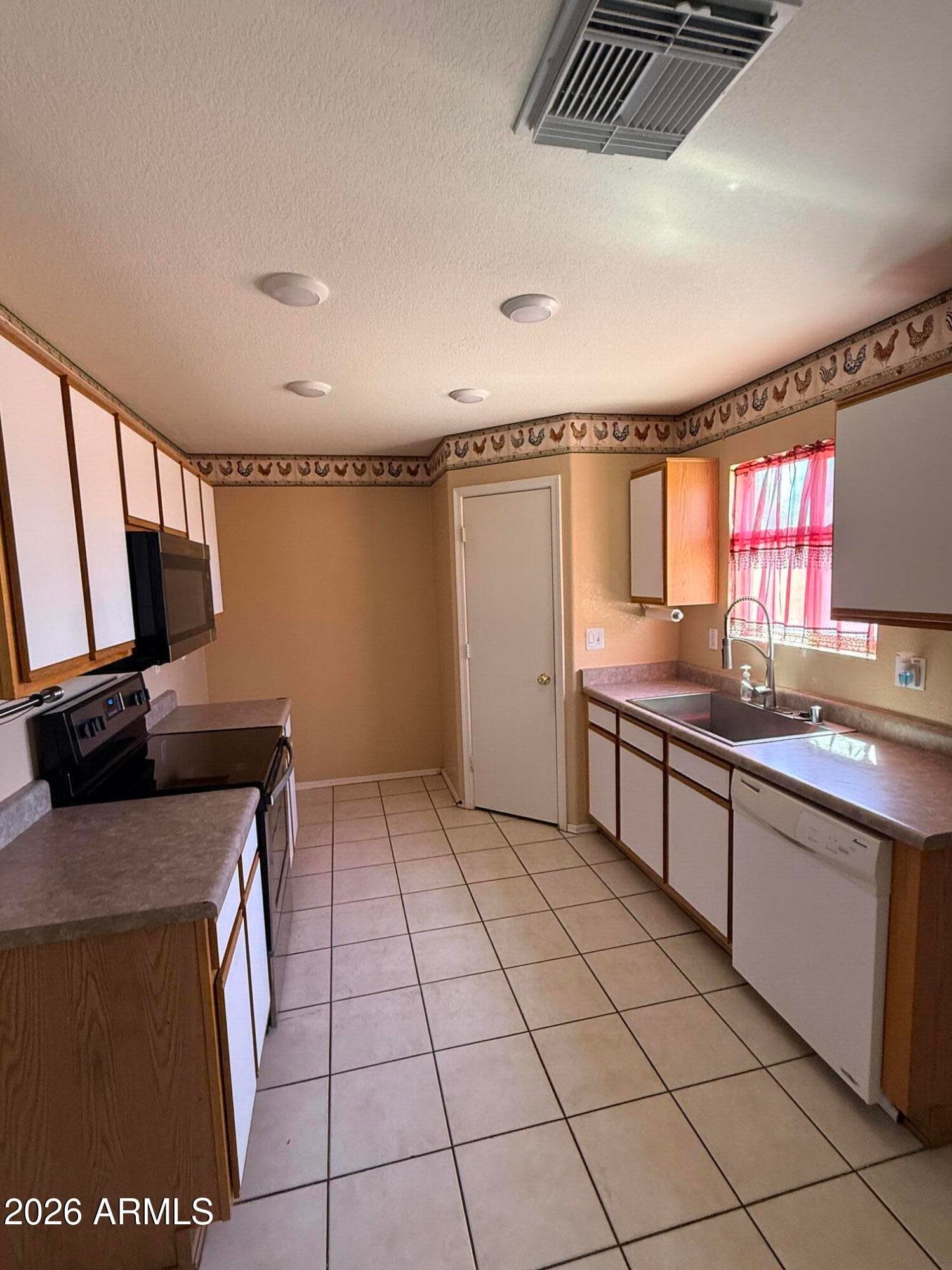 7117 W Preston Lane, Phoenix, AZ 85043 — photo 8 of 9