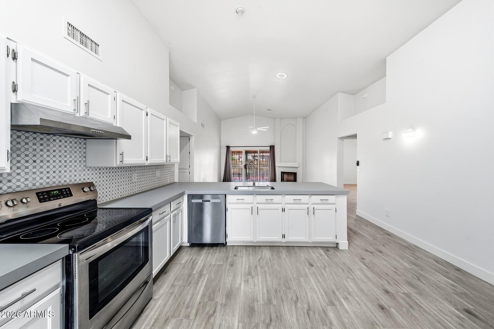 5440 N 80th Lane, Glendale, AZ 85303 — photo 4 of 21