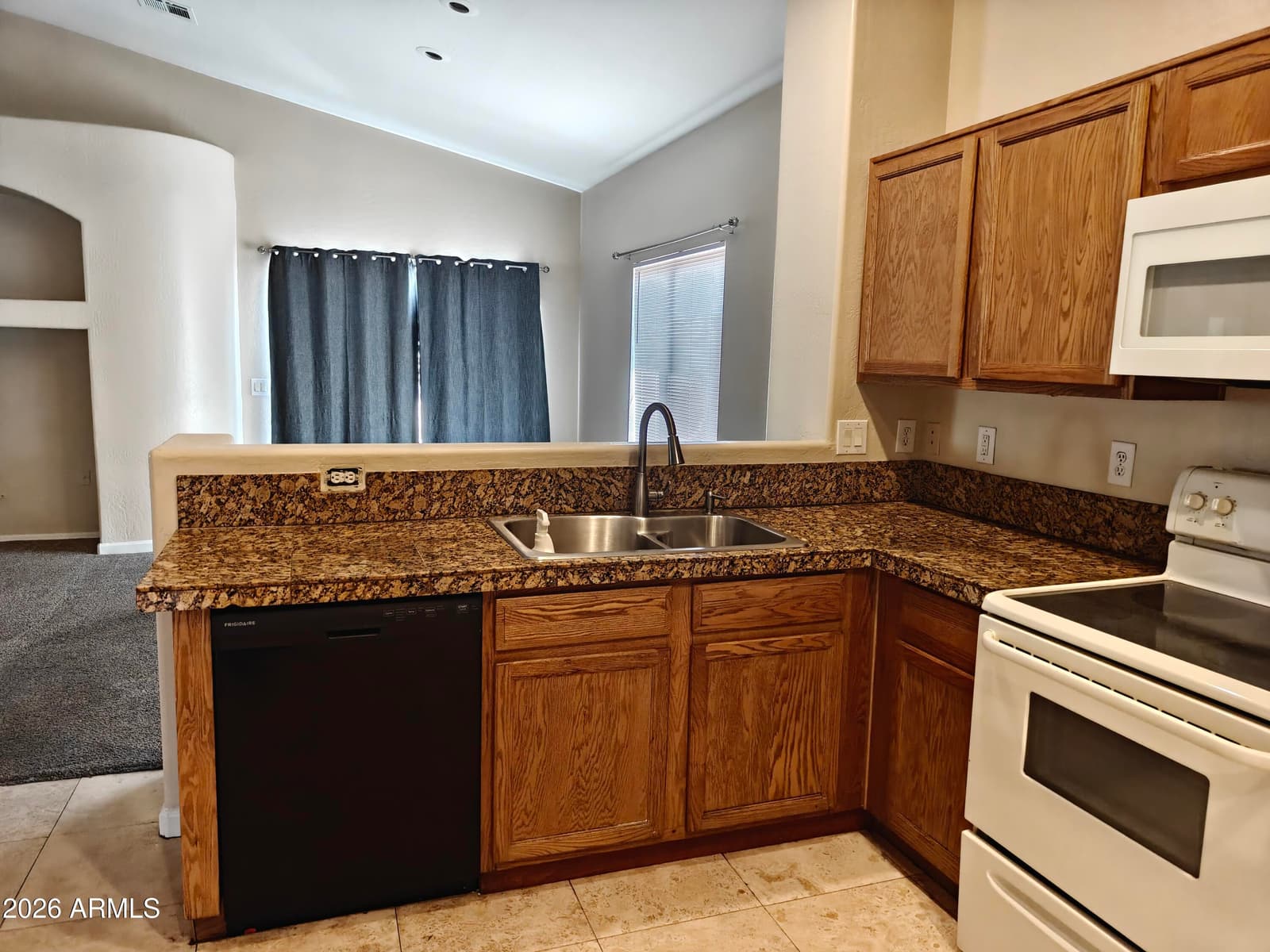 932 W Carter Road, Phoenix, AZ 85041 — photo 15 of 33