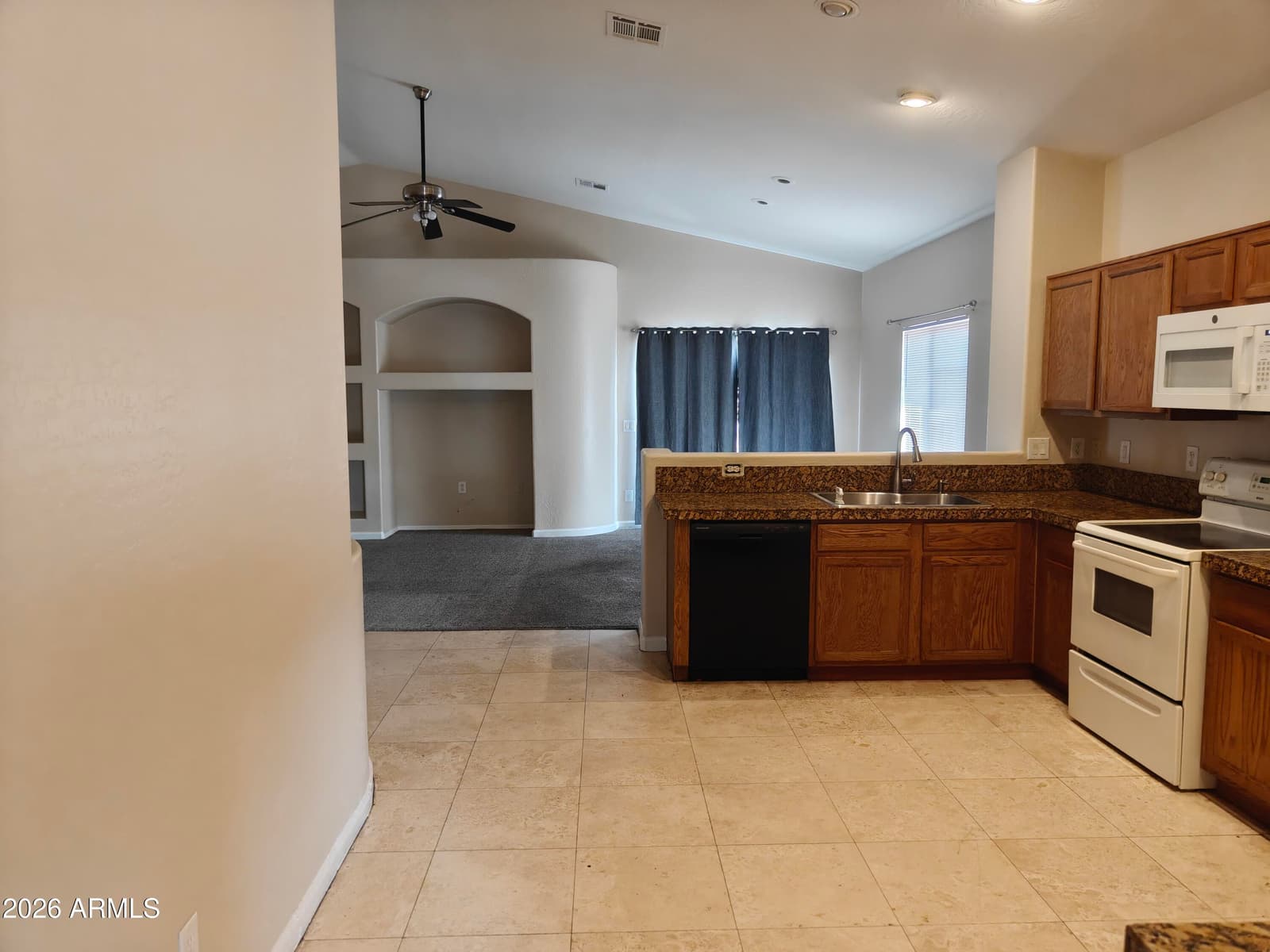 932 W Carter Road, Phoenix, AZ 85041 — photo 14 of 33