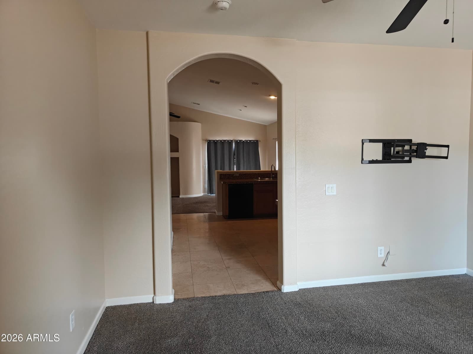 932 W Carter Road, Phoenix, AZ 85041 — photo 7 of 33