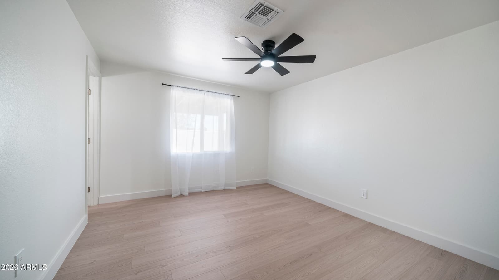 1834 N 63rd Avenue, Phoenix, AZ 85035 — photo 12 of 31