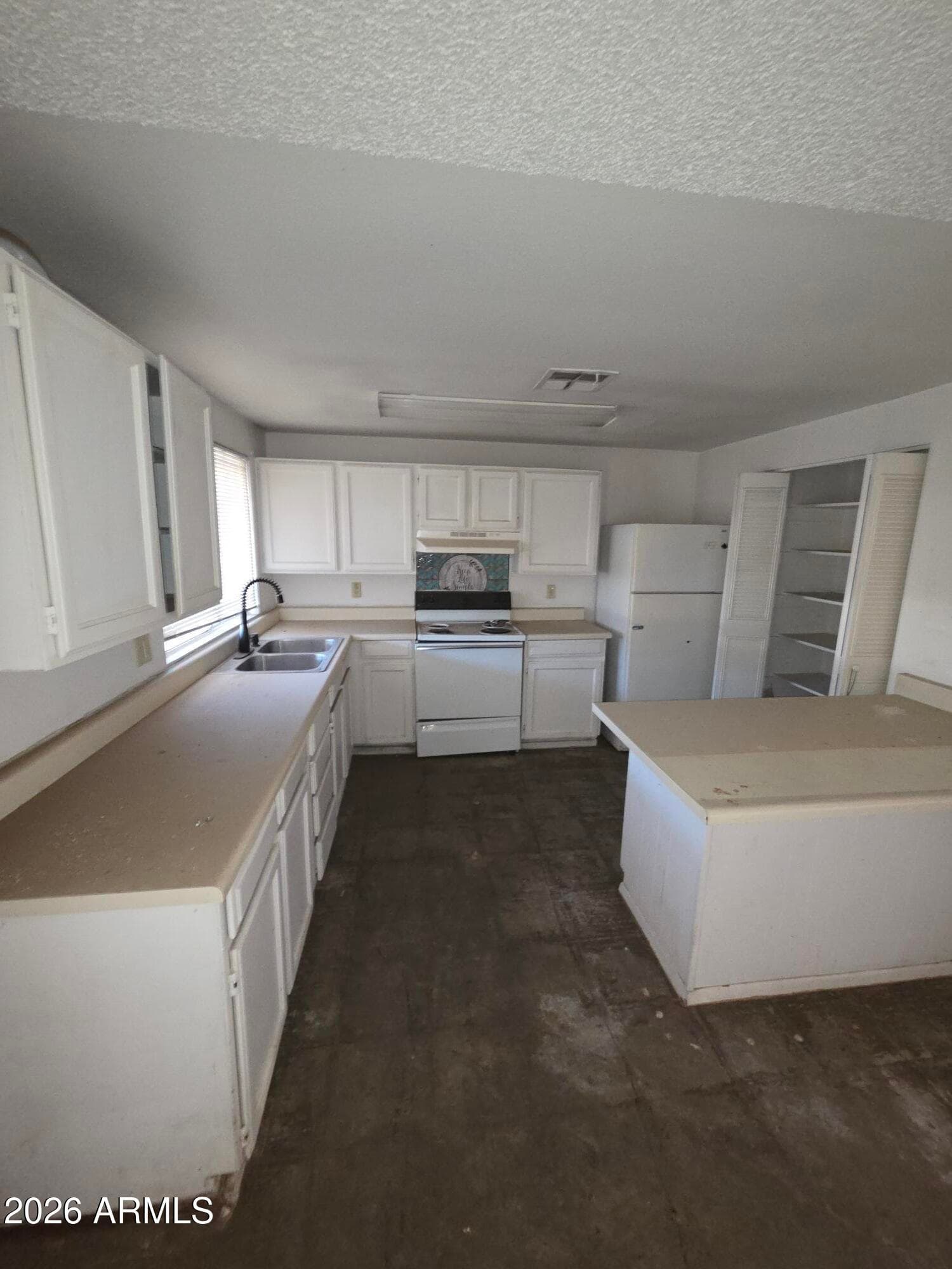 1910 N 42nd Drive, Phoenix, AZ 85009 — photo 5 of 15