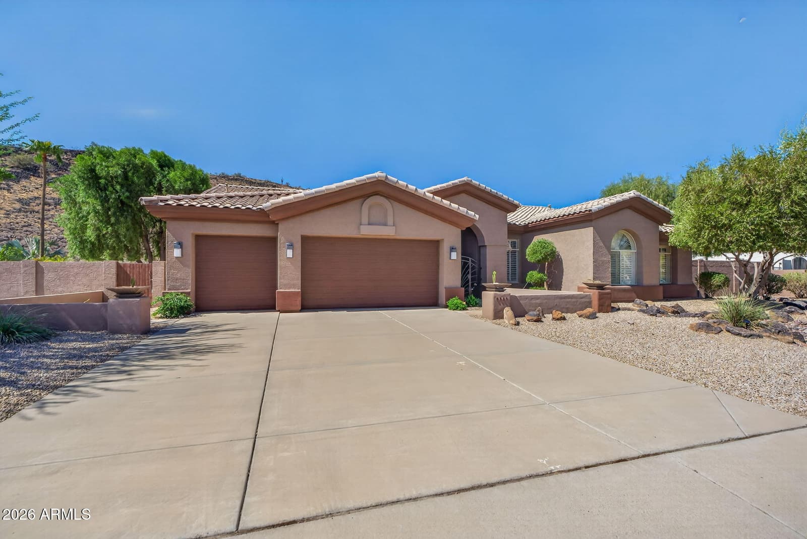5565 W Pinnacle Hill Drive, Glendale, AZ 85310 — photo 3 of 109