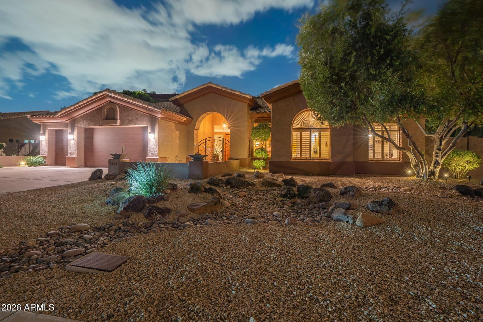 5565 W Pinnacle Hill Drive, Glendale, AZ 85310 — photo 6 of 109