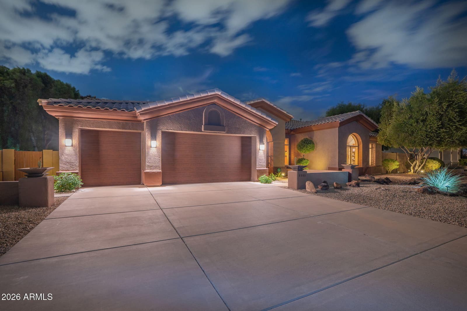 5565 W Pinnacle Hill Drive, Glendale, AZ 85310 — photo 4 of 109