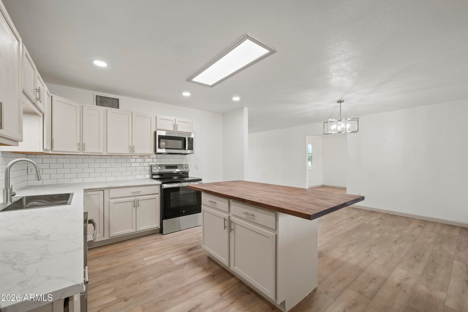 340 N Lenzner Avenue, Sierra Vista, AZ 85635 — photo 12 of 43
