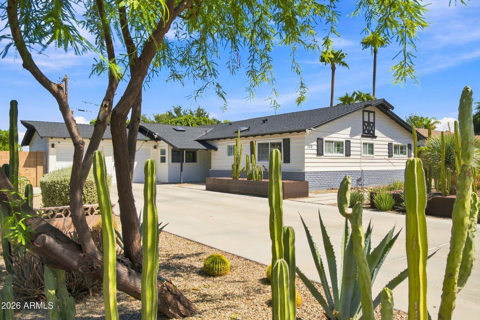 702 E Desert Park Lane, Phoenix, AZ 85020 — photo 14 of 55