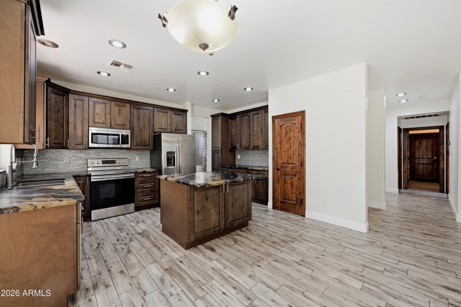 563 E Krista Way, Tempe, AZ 85284 — photo 9 of 31
