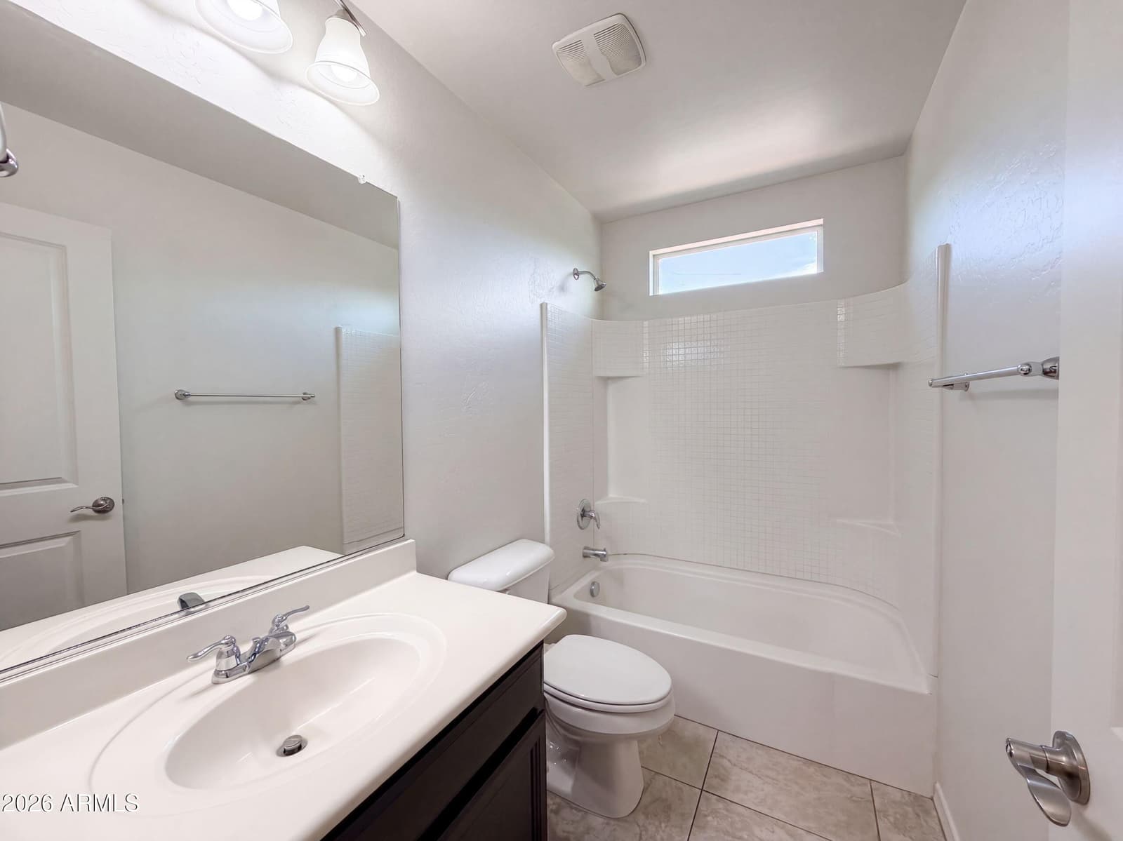 841 E Gary Lane, Phoenix, AZ 85042 — photo 10 of 28