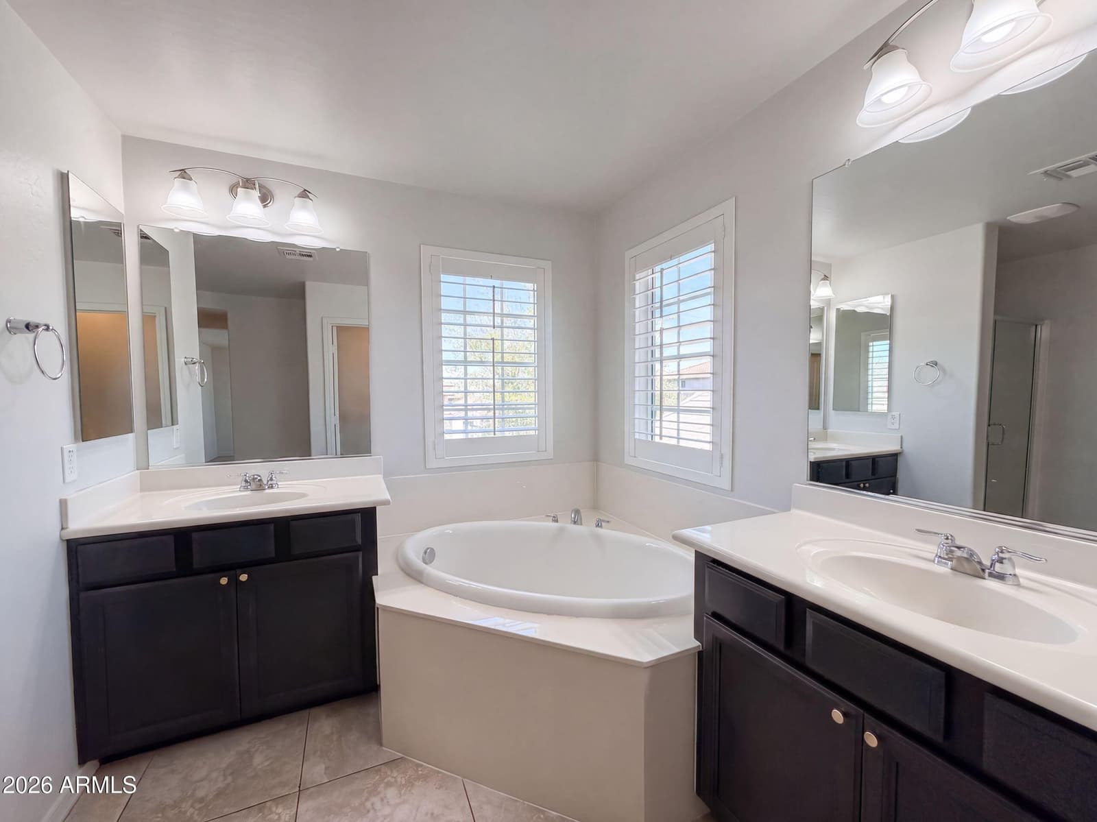 841 E Gary Lane, Phoenix, AZ 85042 — photo 11 of 28