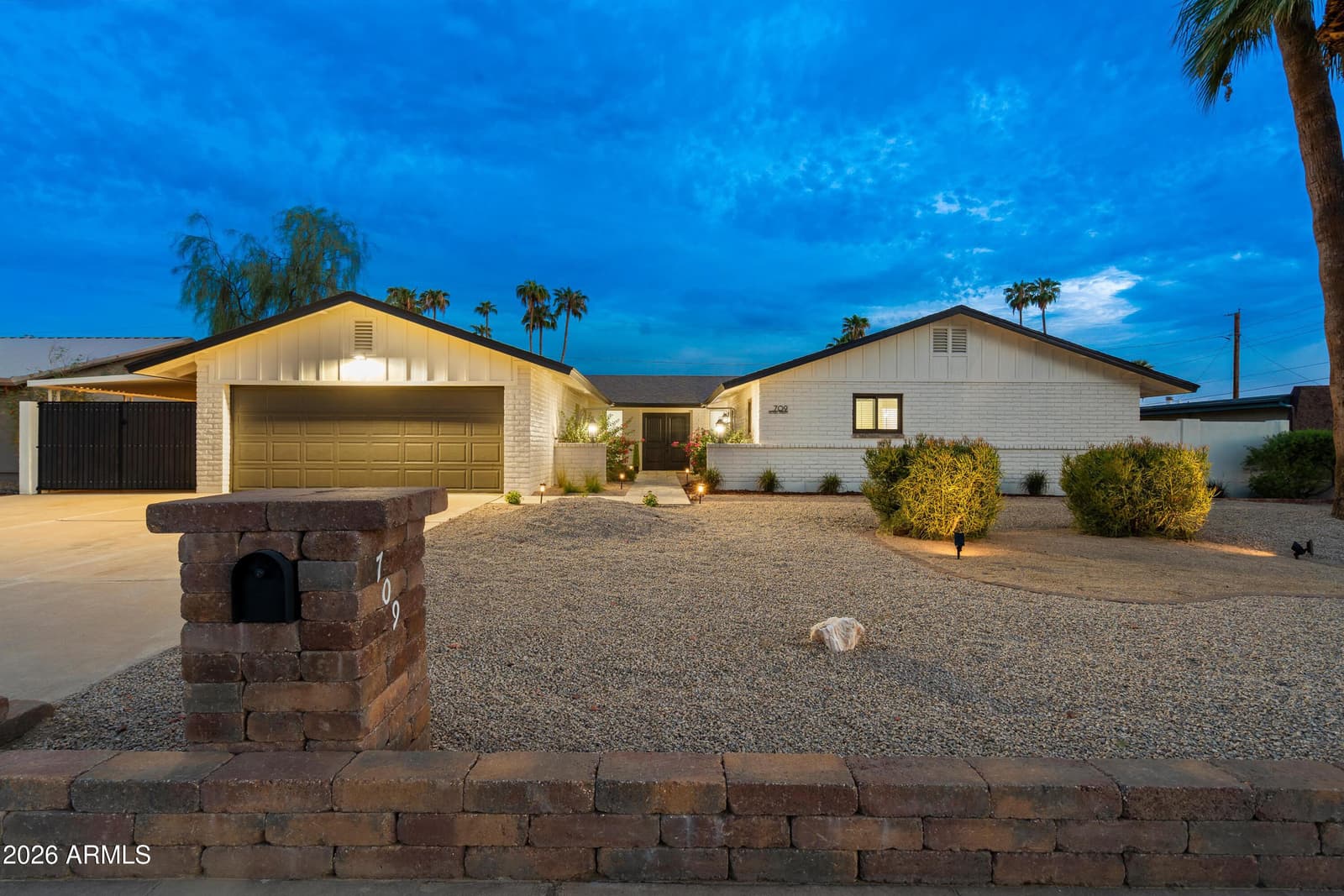 709 E Royal Palm Road, Phoenix, AZ 85020 — photo 1 of 41