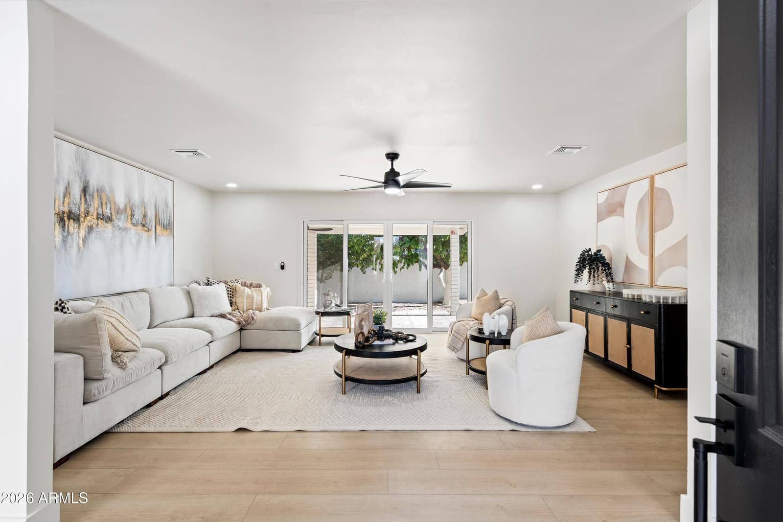 709 E Royal Palm Road, Phoenix, AZ 85020 — photo 3 of 41