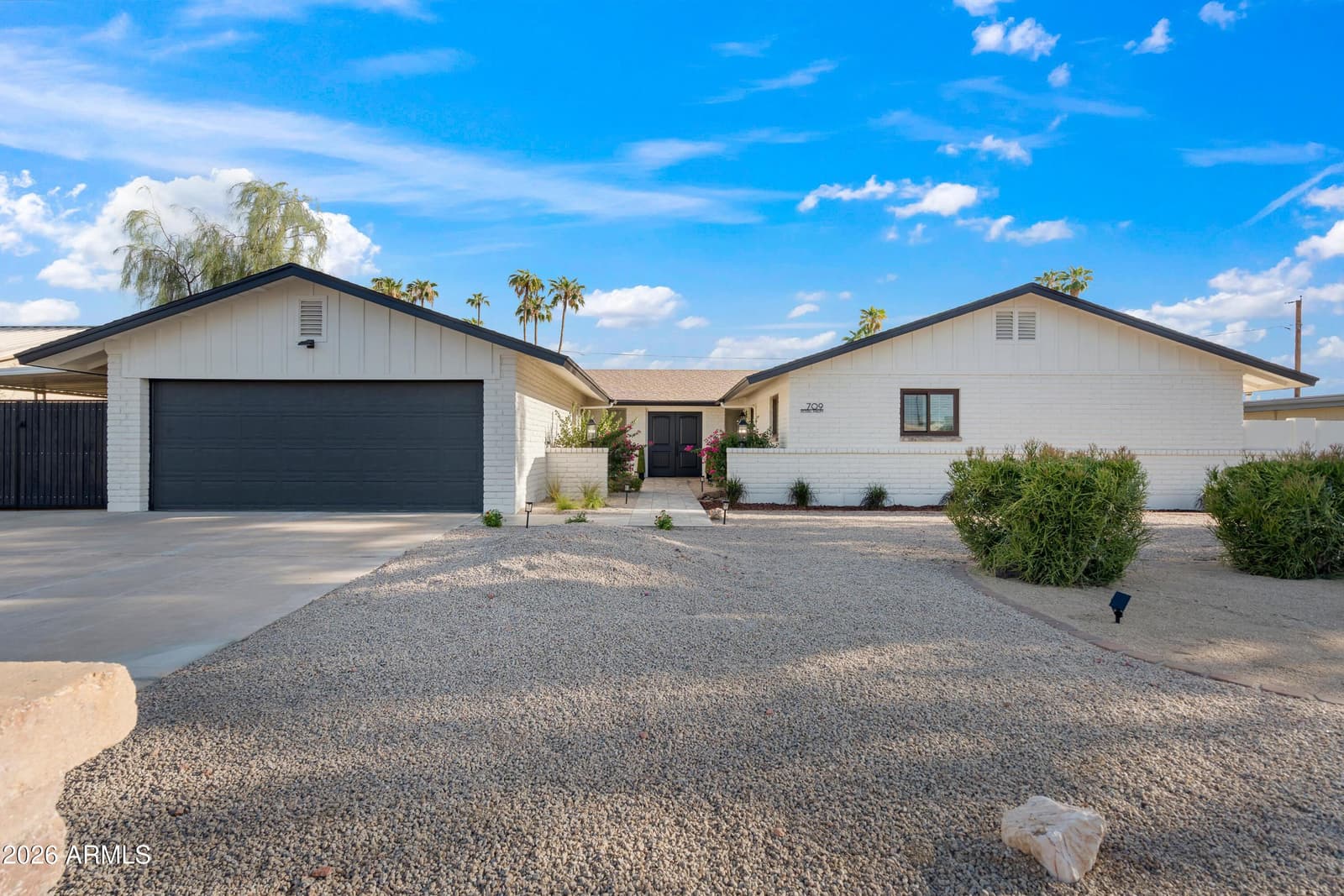 709 E Royal Palm Road, Phoenix, AZ 85020 — photo 6 of 41
