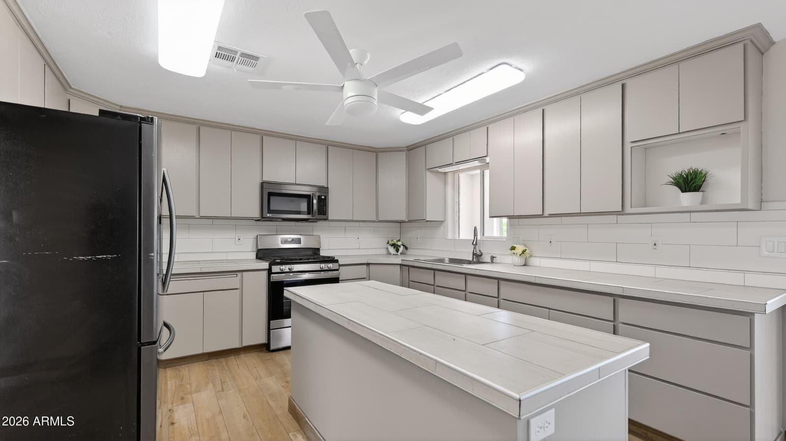445 W Academy Avenue, Colorado City, AZ 86021 — photo 14 of 92