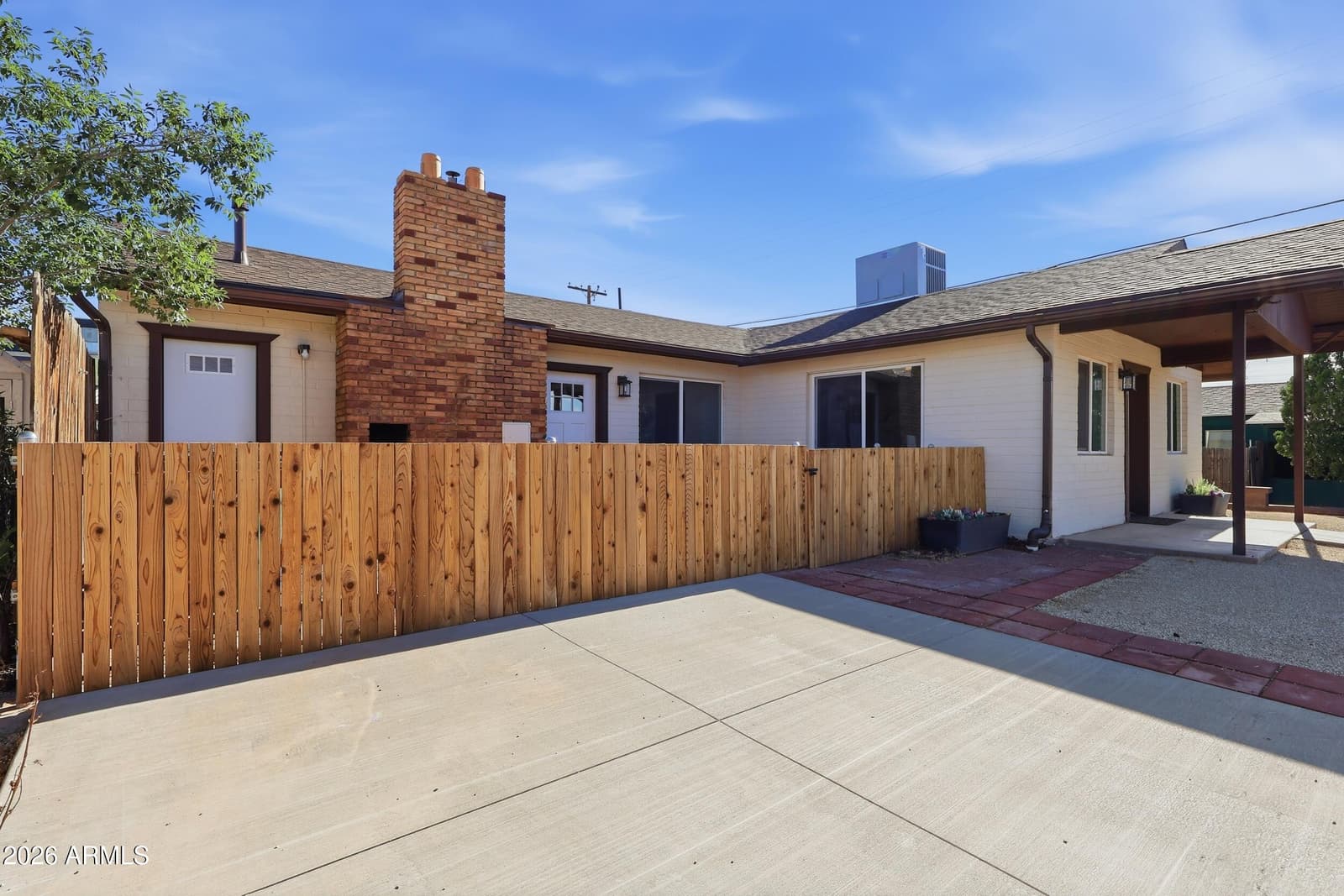 108 E Oak Street, Winslow, AZ 86047 — photo 9 of 47