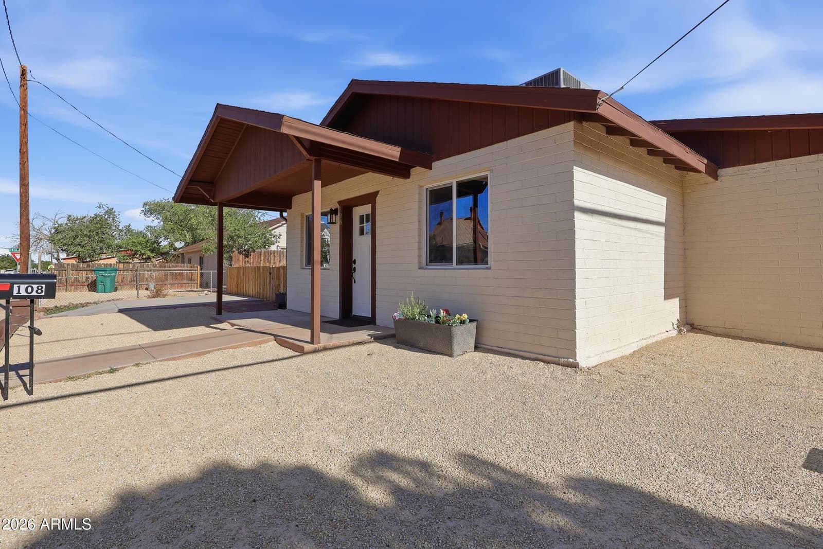 108 E Oak Street, Winslow, AZ 86047 — photo 3 of 47