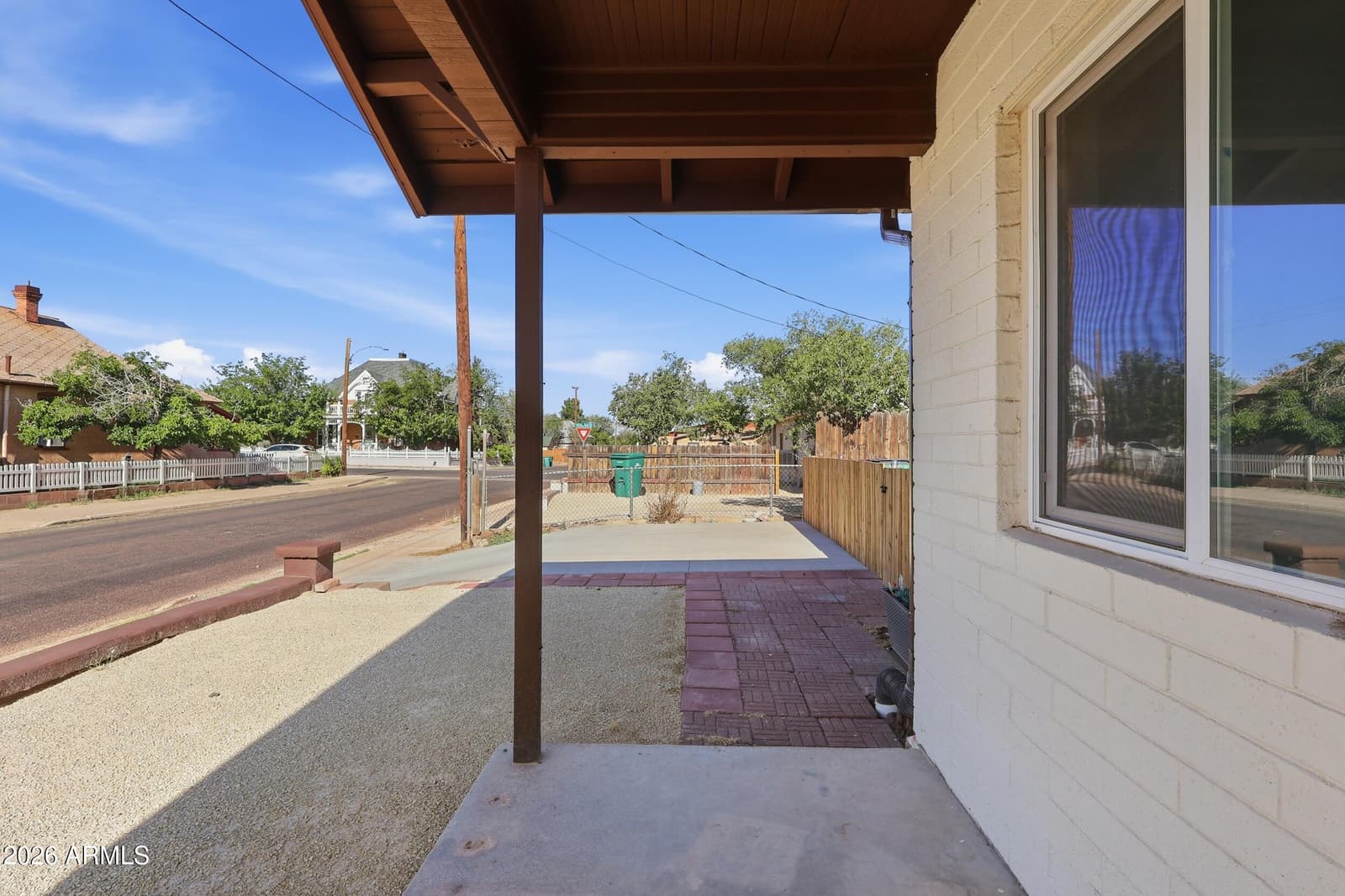 108 E Oak Street, Winslow, AZ 86047 — photo 4 of 47