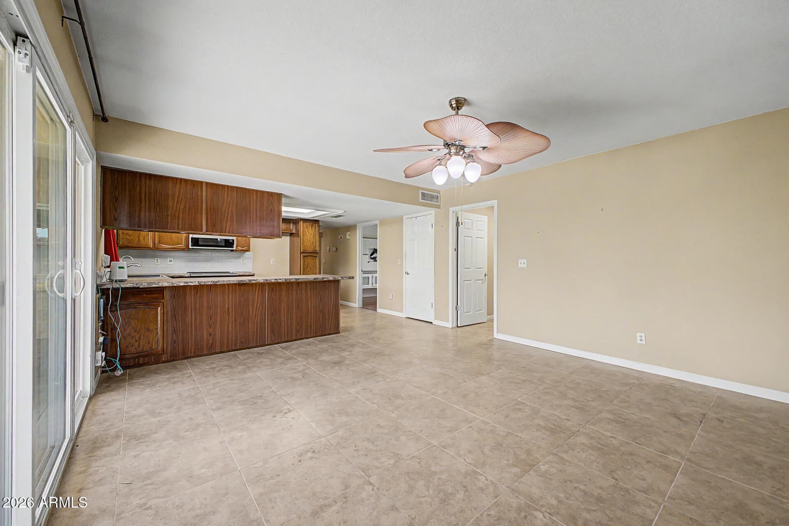 11243 N 58th Drive, Glendale, AZ 85304 — photo 8 of 35