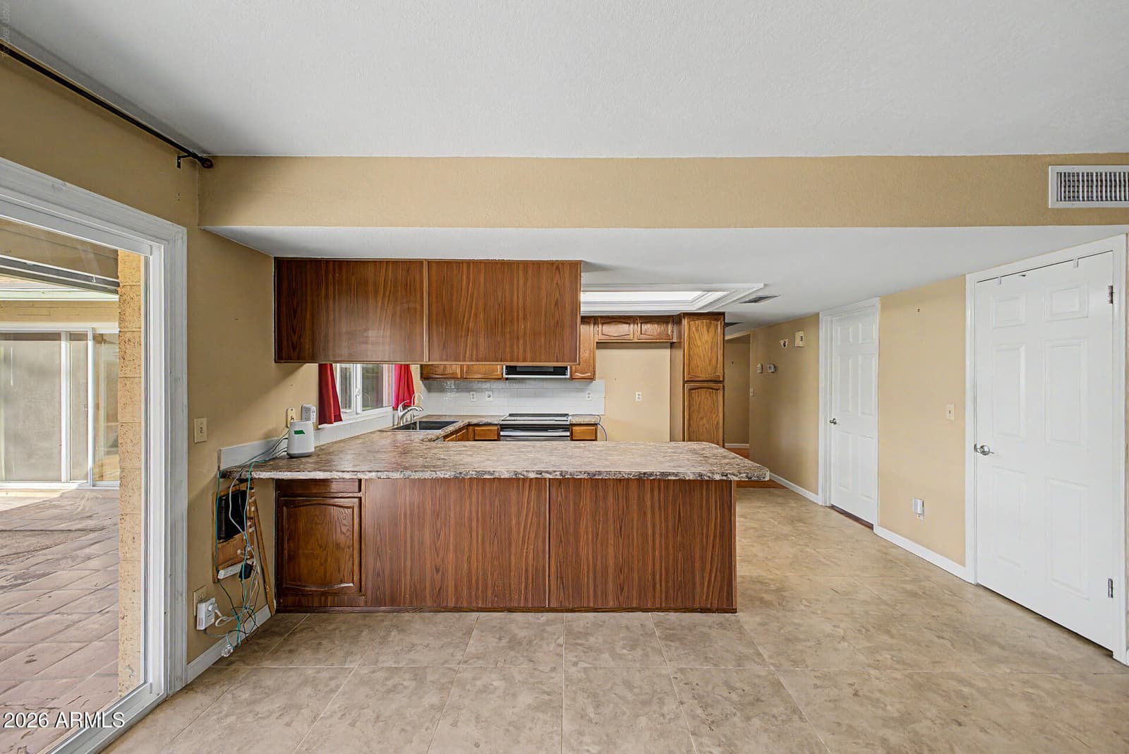 11243 N 58th Drive, Glendale, AZ 85304 — photo 10 of 35