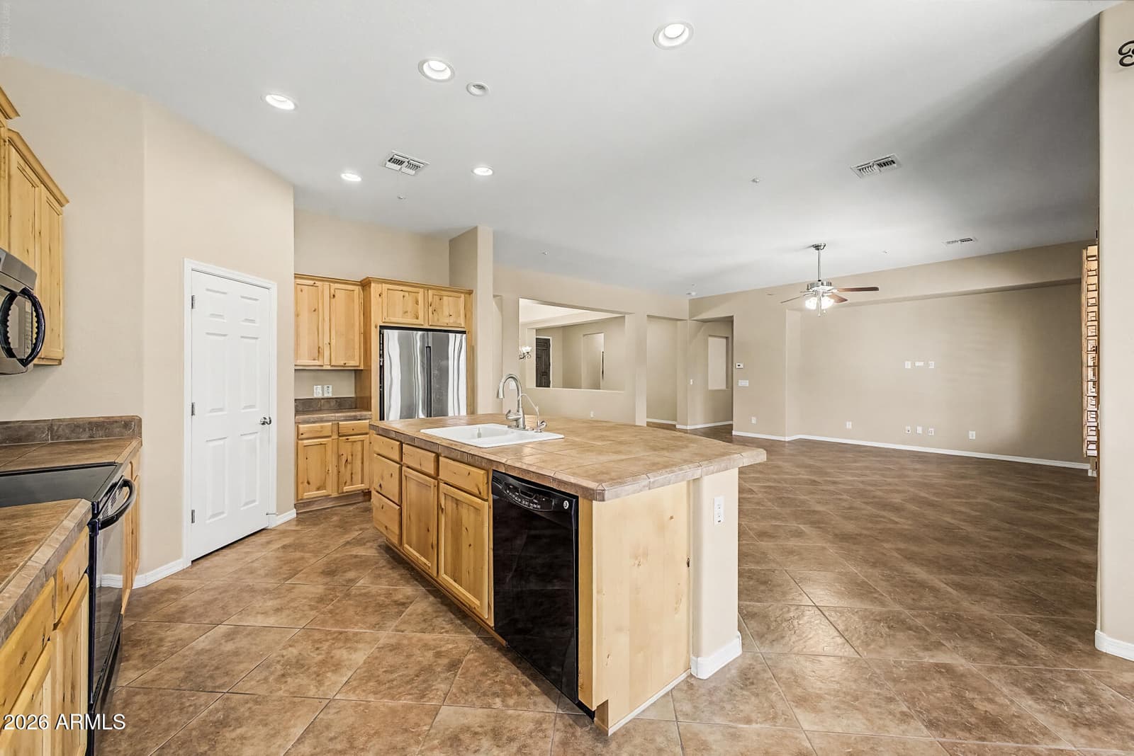 6587 S Martingale Road, Gilbert, AZ 85298 — photo 15 of 57