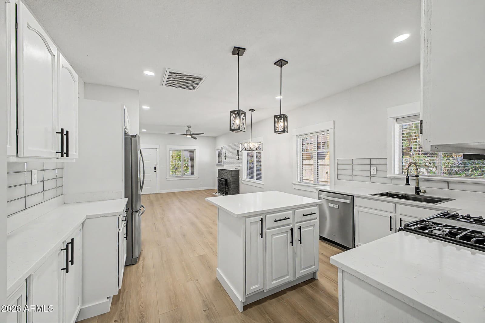 2037 N Mitchell Street, Phoenix, AZ 85006 — photo 13 of 51