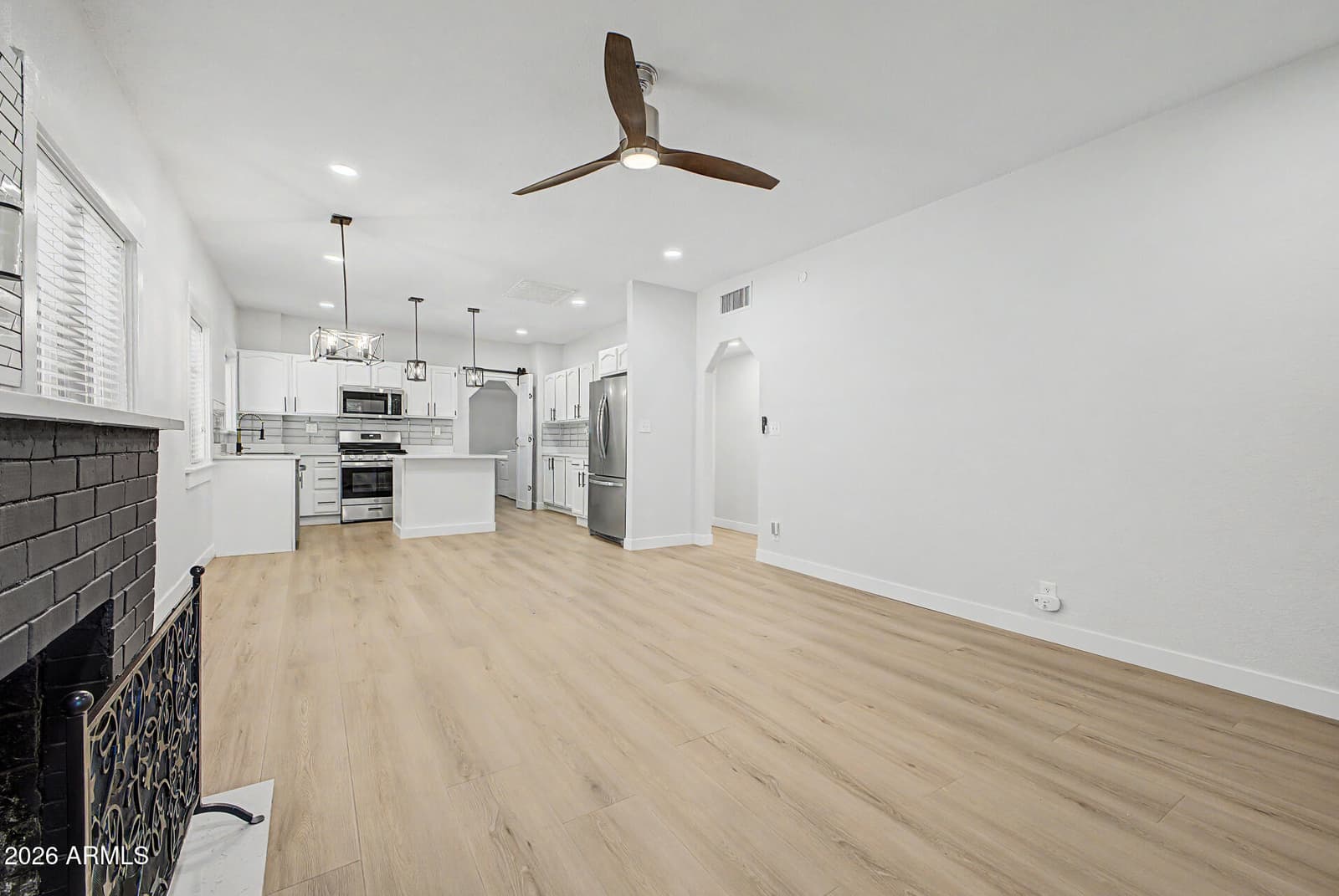 2037 N Mitchell Street, Phoenix, AZ 85006 — photo 9 of 51
