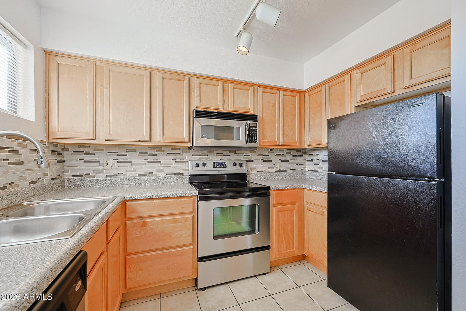 11640 N 51st Avenue 212, Glendale, AZ 85304 — photo 4 of 24