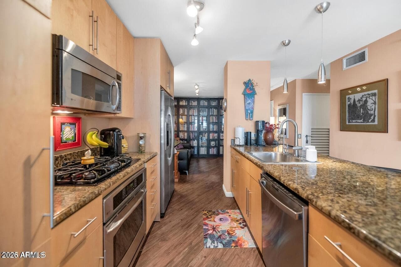 4808 N 24th Street 803, Phoenix, AZ 85016 — photo 8 of 33