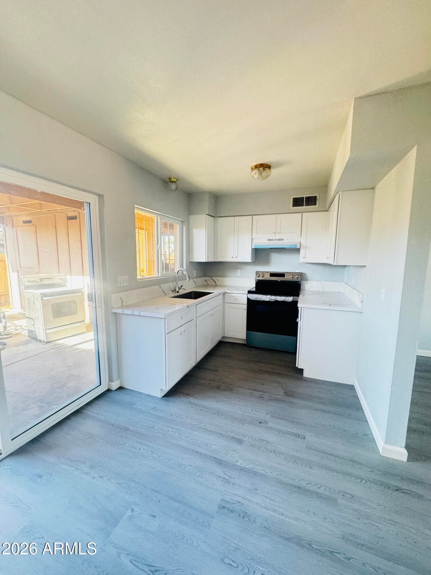 4625 W Thomas Road 83, Phoenix, AZ 85031 — photo 5 of 18
