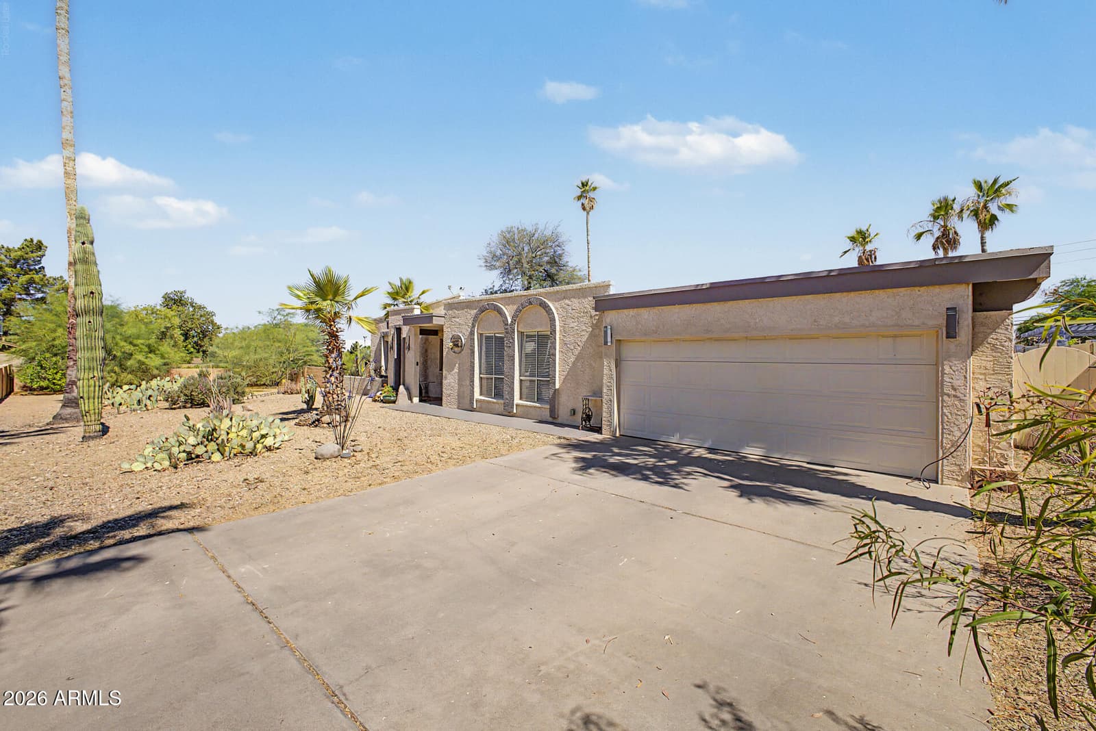 1132 E Village Cir Drive N, Phoenix, AZ 85022 — photo 4 of 40