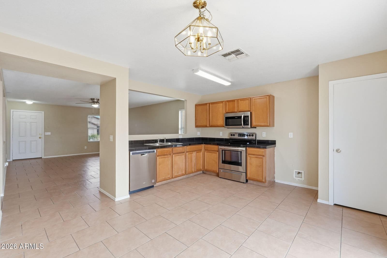 633 W Kingman Loop, Casa Grande, AZ 85122 — photo 4 of 26