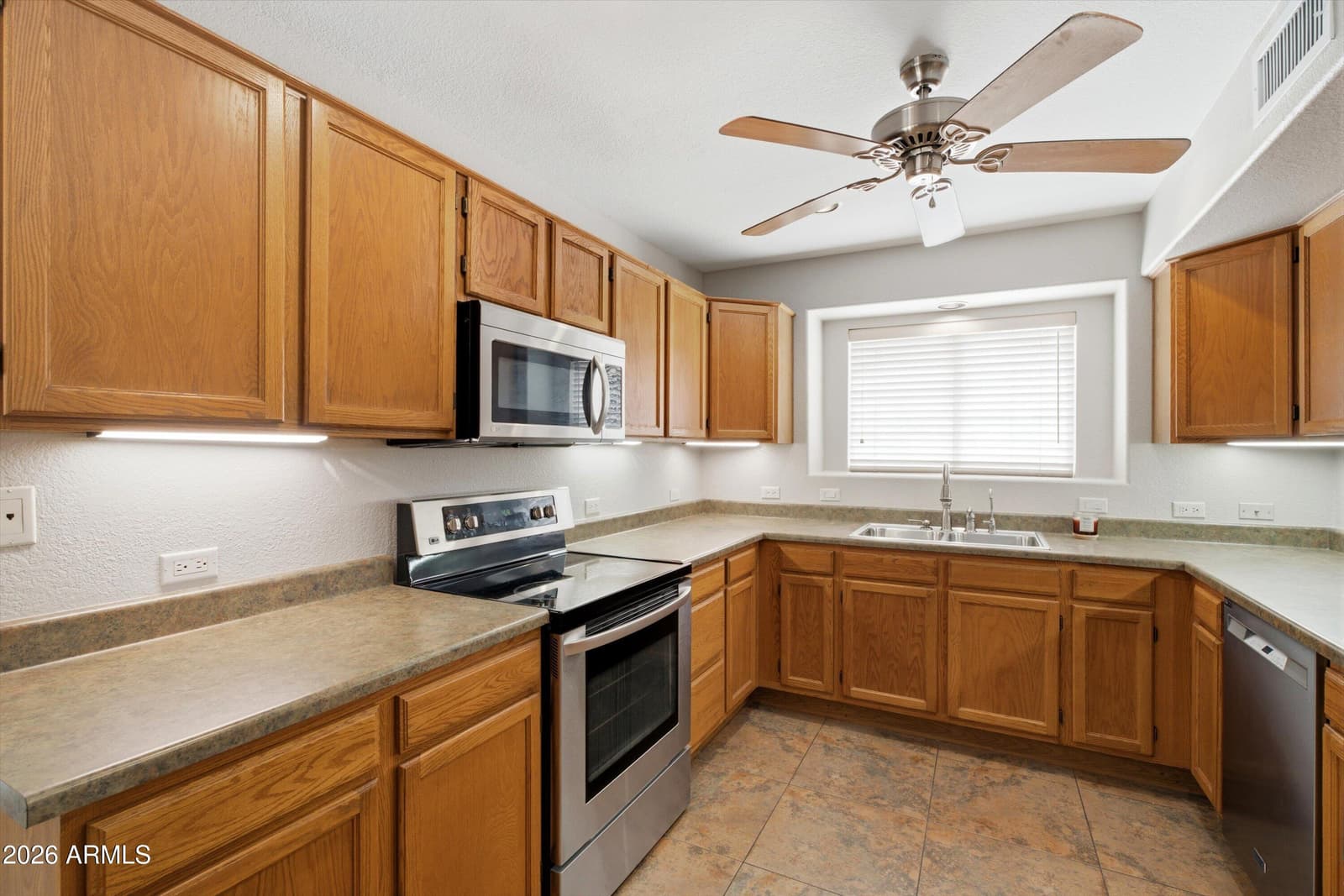 7942 W Paradise Drive, Peoria, AZ 85345 — photo 10 of 50