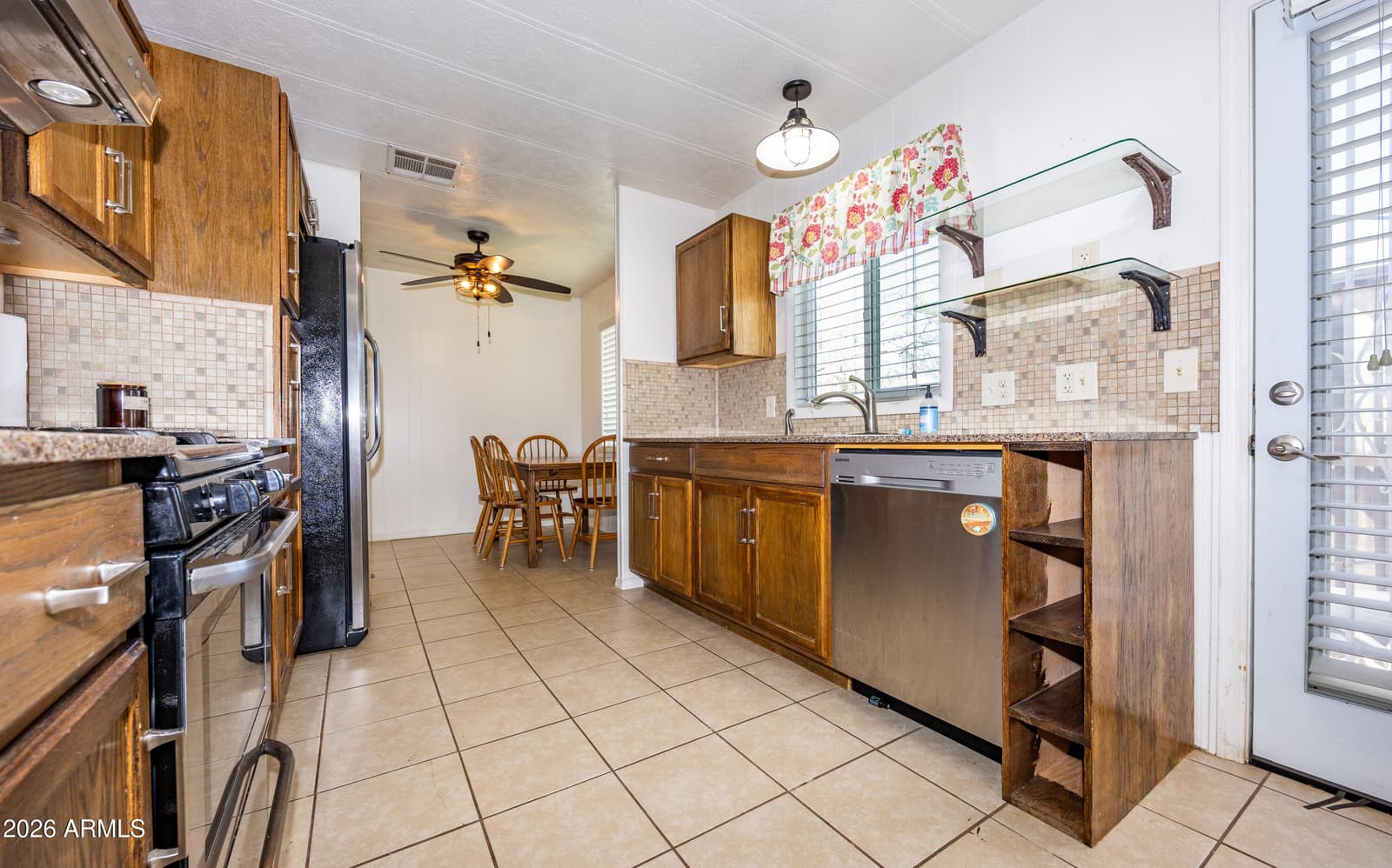 4661 S San Pedro Avenue, Sierra Vista, AZ 85650 — photo 10 of 35