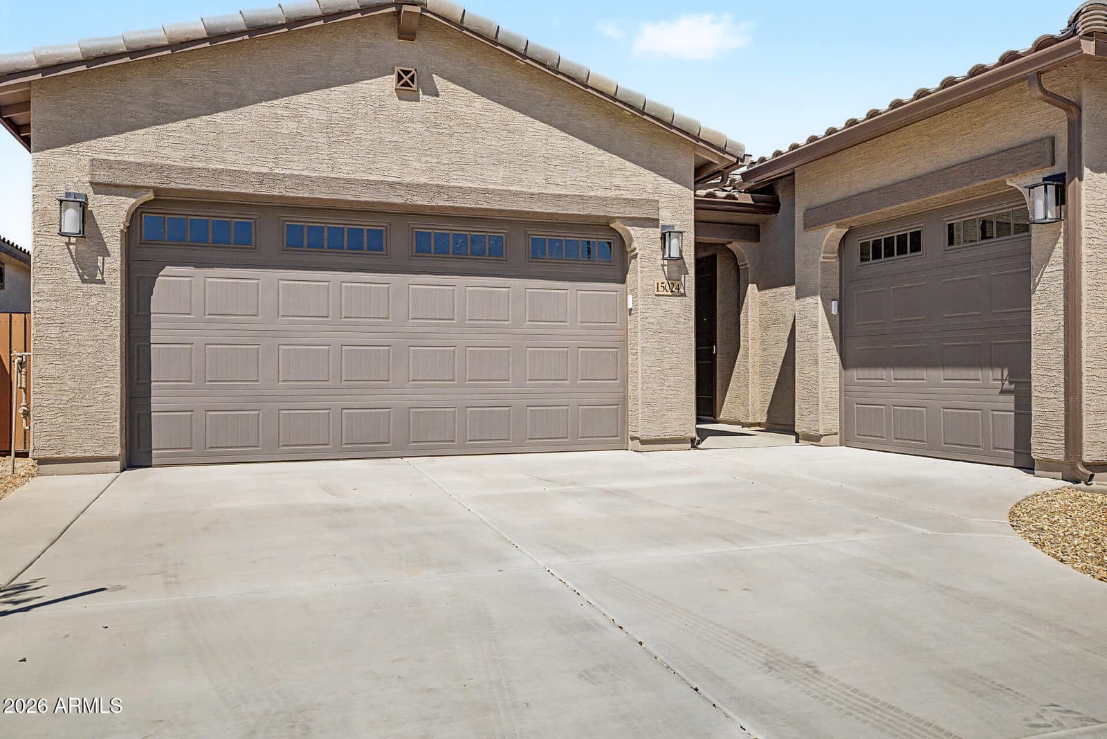 15024 W Desert Hollow Drive, Surprise, AZ 85387 — photo 4 of 43