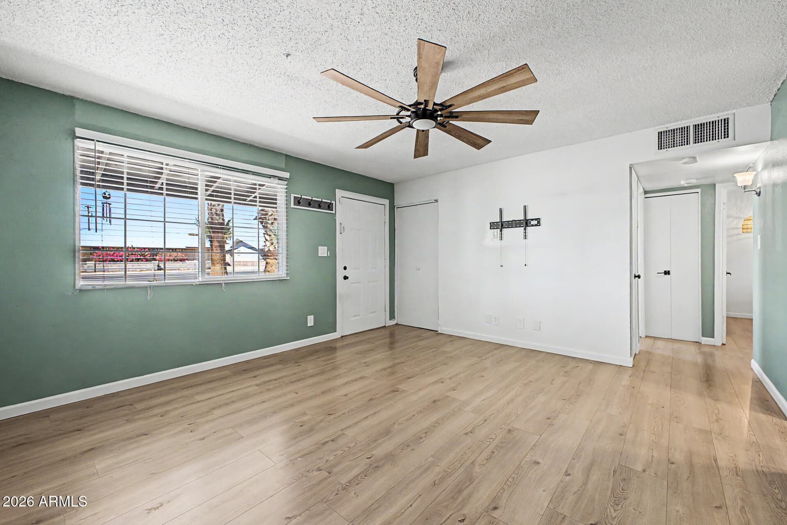 2045 W Cholla Street, Phoenix, AZ 85029 — photo 7 of 23