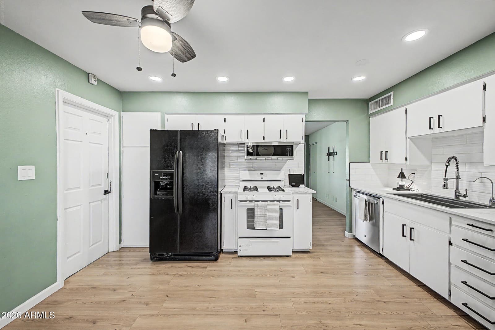 2045 W Cholla Street, Phoenix, AZ 85029 — photo 1 of 23