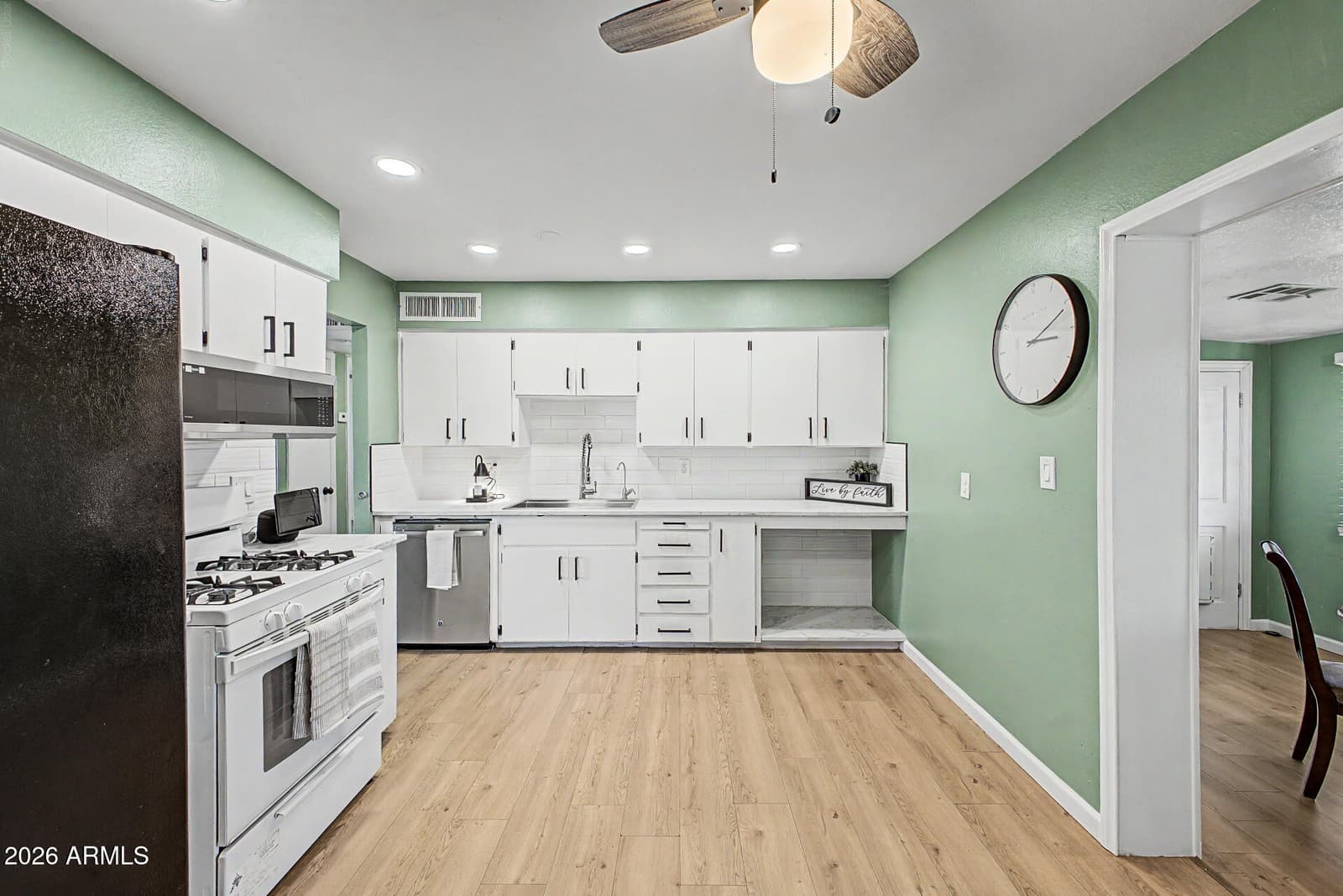 2045 W Cholla Street, Phoenix, AZ 85029 — photo 2 of 23