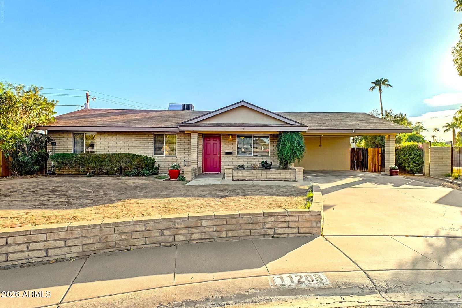 11208 N 38th Place, Phoenix, AZ 85028 — photo 5 of 45