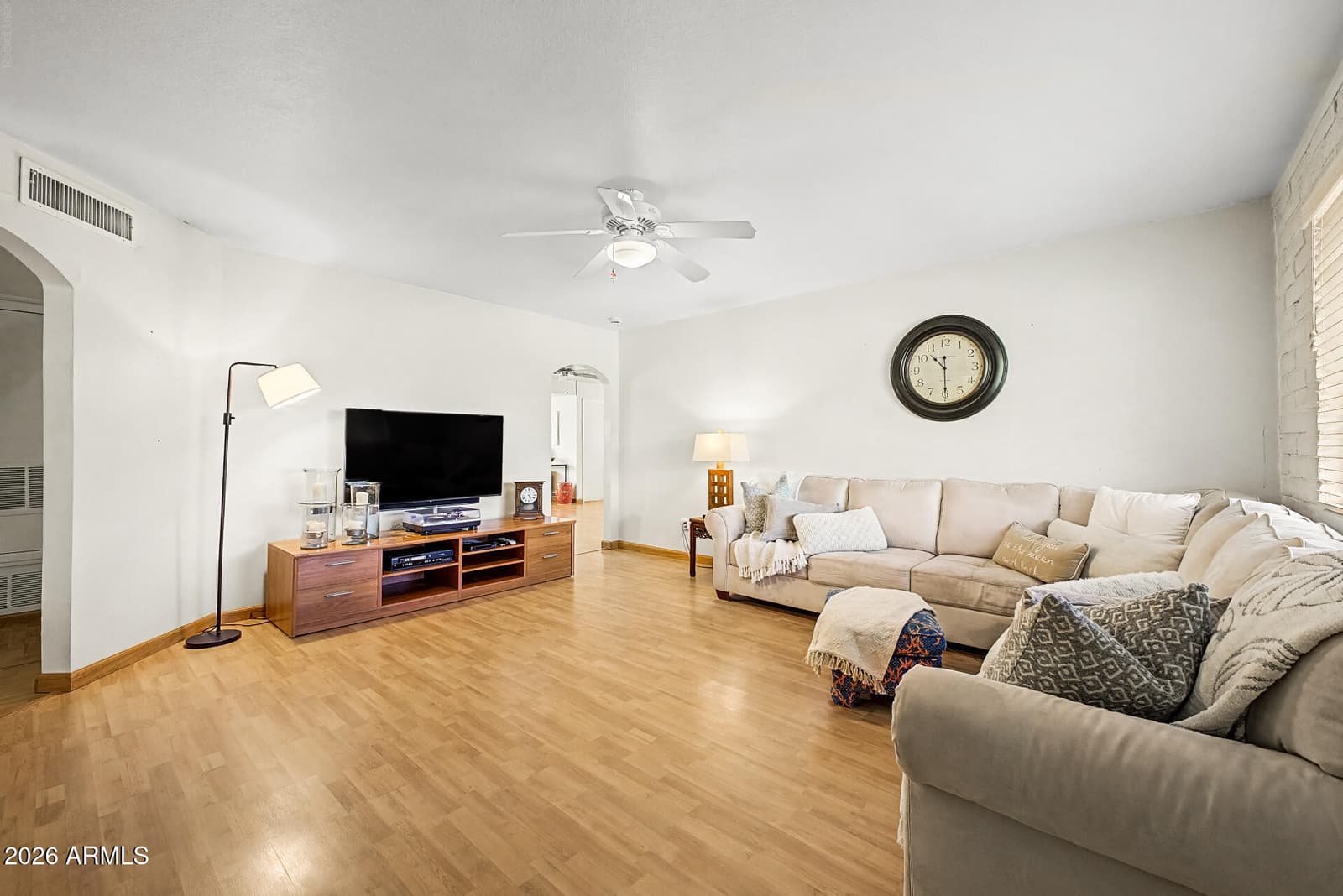 11208 N 38th Place, Phoenix, AZ 85028 — photo 9 of 45