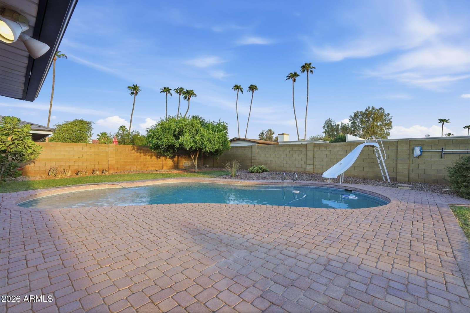 19 E Canterbury Court, Phoenix, AZ 85022 — photo 35 of 40