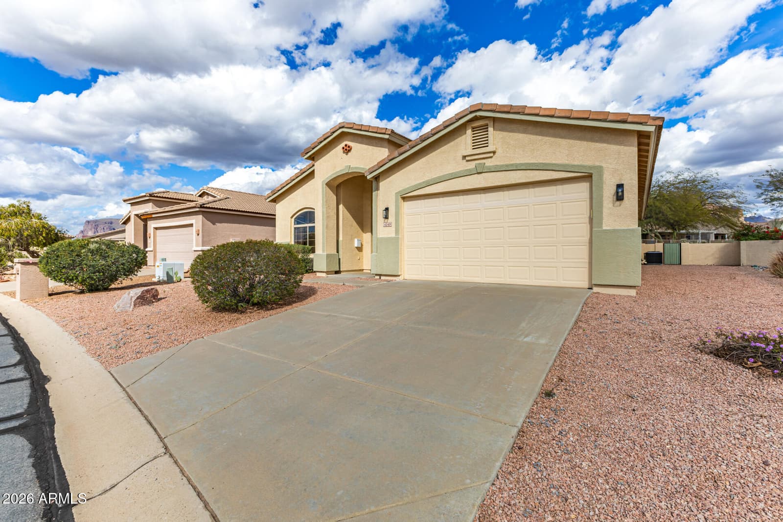4249 S Pony Rider Trail, Gold Canyon, AZ 85118 — photo 8 of 36