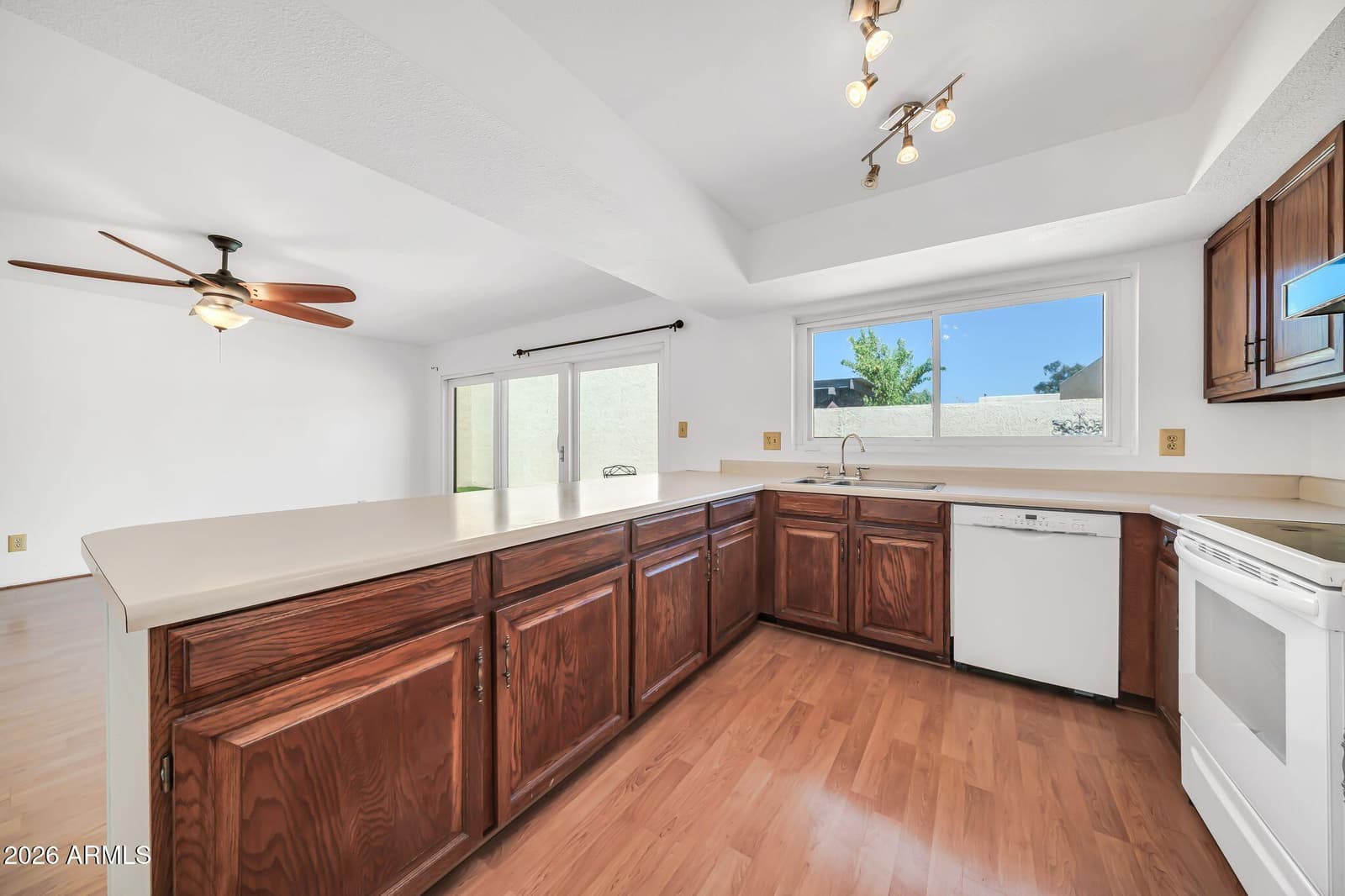 6209 N 22nd Drive, Phoenix, AZ 85015 — photo 13 of 32